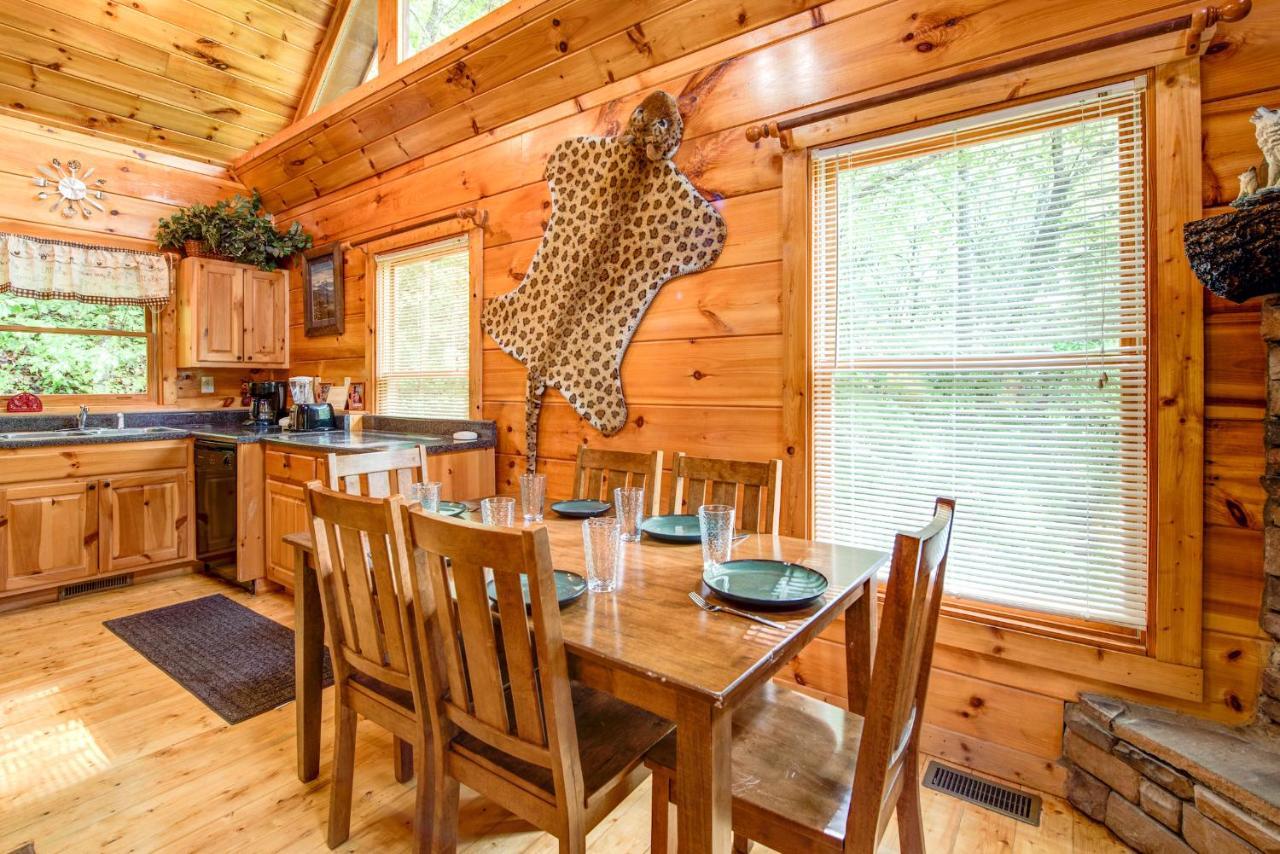 Cabin Of Dreams, 3 Bedroom Water View, Wifi, Hot Tub, Pool Table, Sleep 8 Sevierville Exterior photo