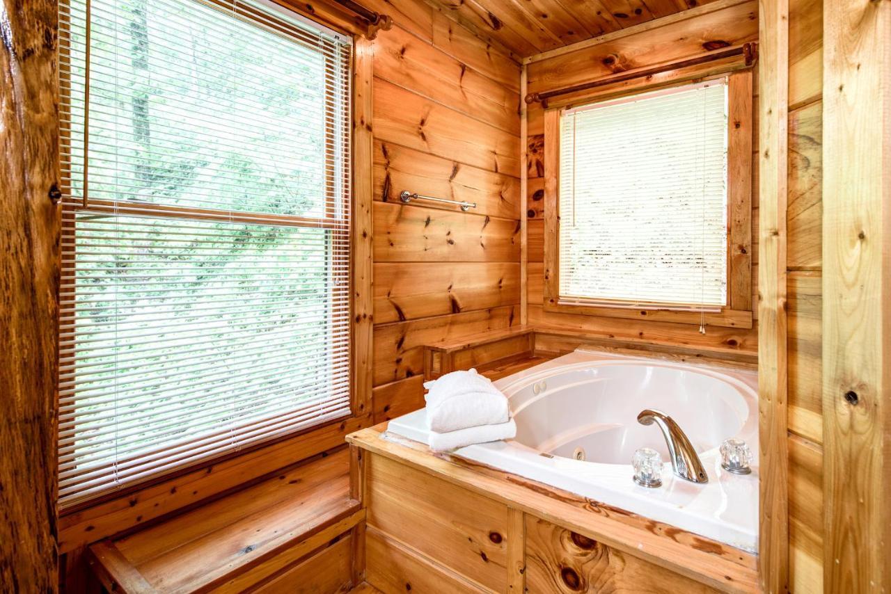 Cabin Of Dreams, 3 Bedroom Water View, Wifi, Hot Tub, Pool Table, Sleep 8 Sevierville Exterior photo