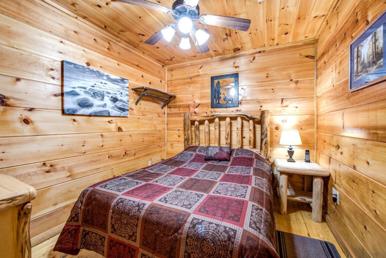 Cabin Of Dreams, 3 Bedroom Water View, Wifi, Hot Tub, Pool Table, Sleep 8 Sevierville Exterior photo