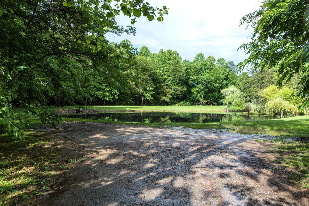 Cabin Of Dreams, 3 Bedroom Water View, Wifi, Hot Tub, Pool Table, Sleep 8 Sevierville Exterior photo
